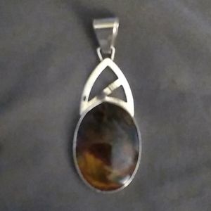 Beautiful vintage silver tigers eye pendant